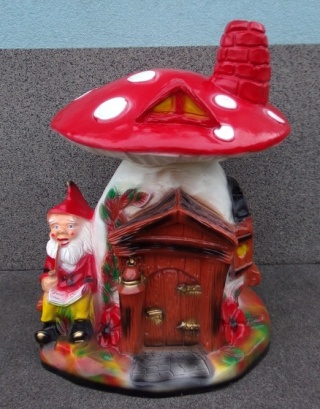 Domek muchomor z krasnalem