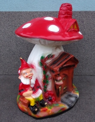 Domek muchomor z krasnalem