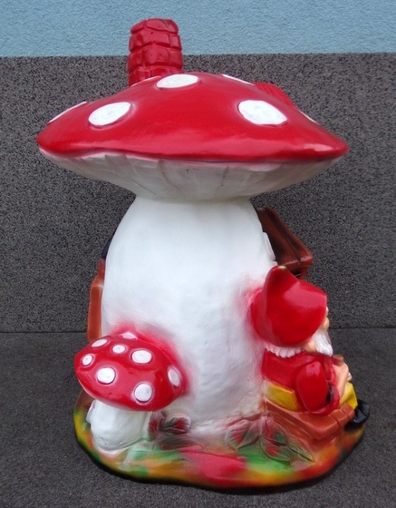 Domek muchomor z krasnalem