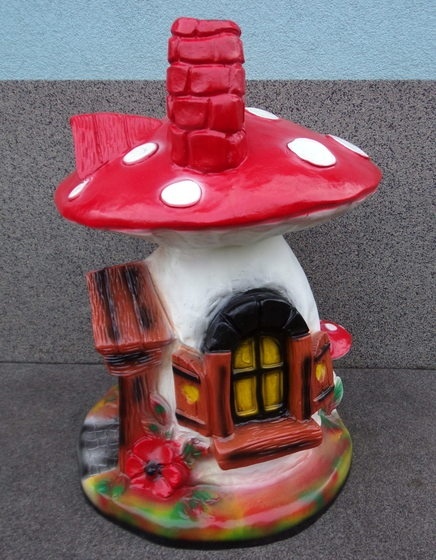 Domek muchomor z krasnalem